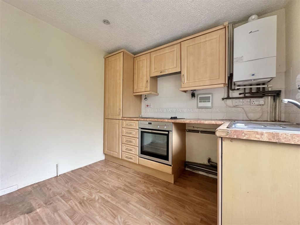 Property photo 3 of 9 Kitchen
