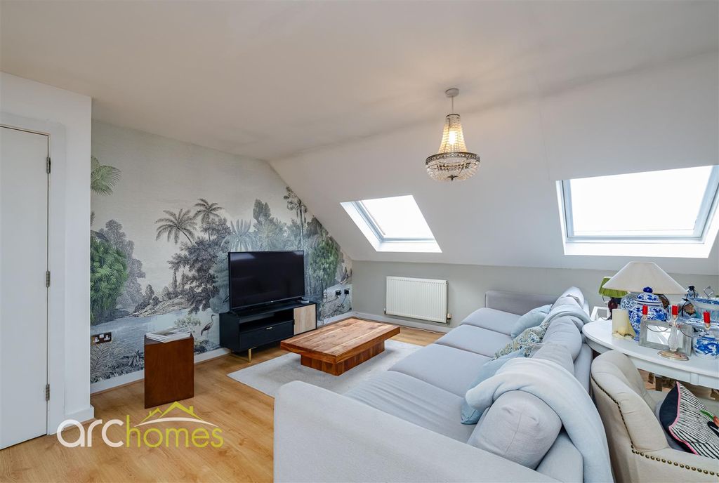 Property photo 2 of 16 Gadfield-12.Jpg