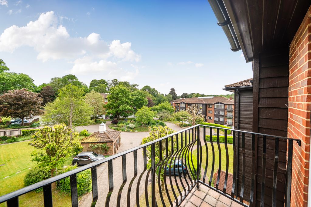 Additional image 10 of 2 bed flat for saleGreat Heathmead, Haywards Heath RH16