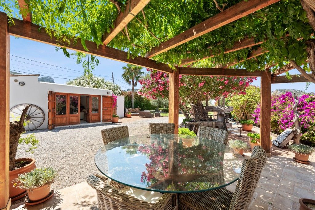 Property photo 2 of 20 Covered Terrace (1)
