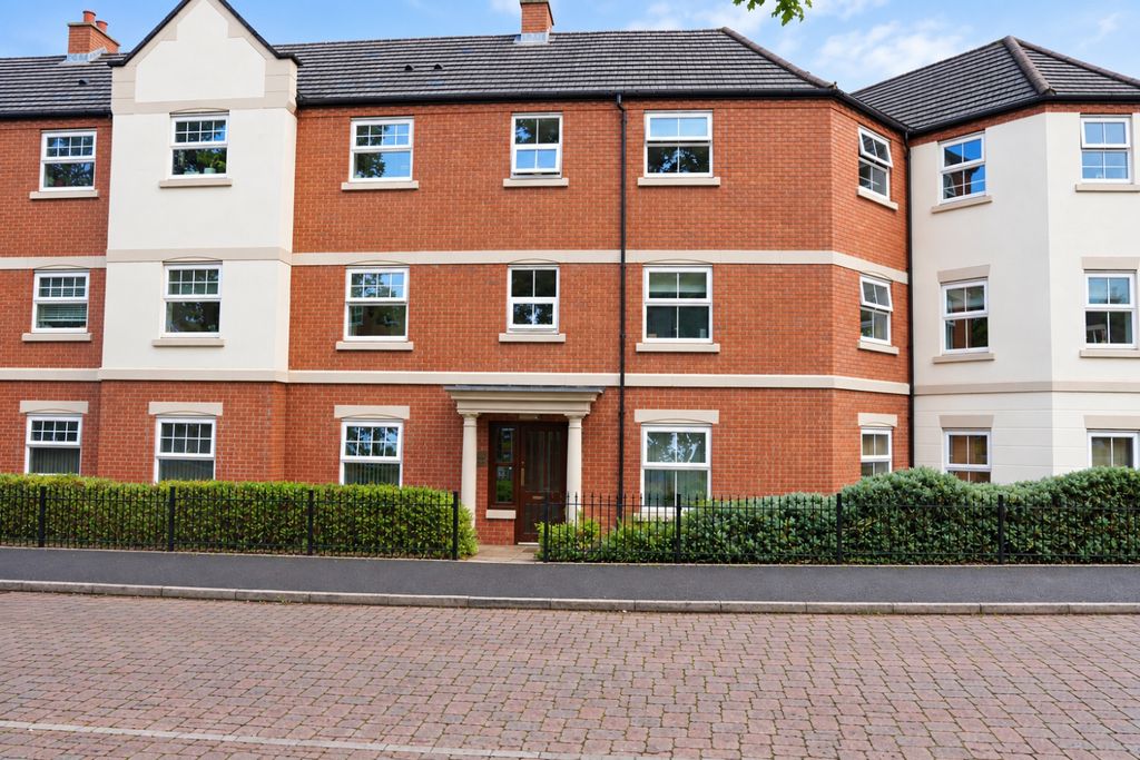 Property photo 1 of 13 E56A8393-71C0-48CD-A819-1BAE22F978A1