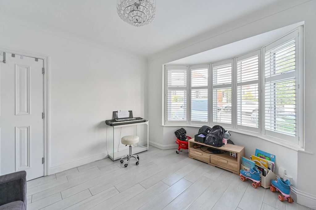 Property photo 3 of 23