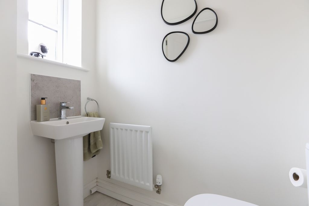 Property photo 3 of 19 Ground Floor WC