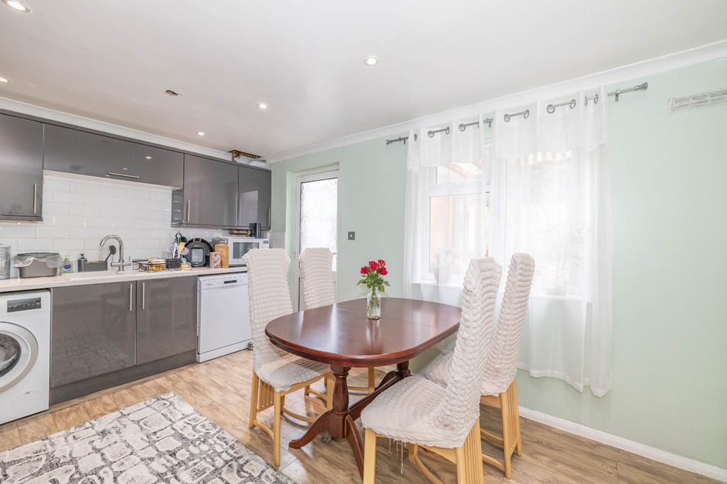 Property photo 3 of 11 Picture 3