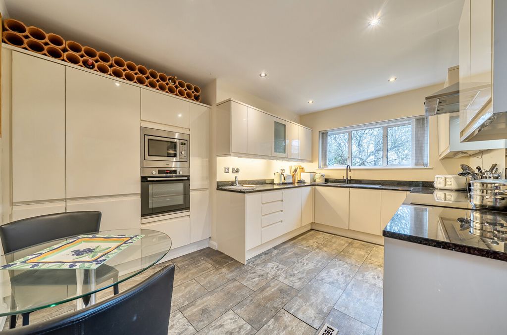 Property photo 2 of 18 1401966-7-6978c88...