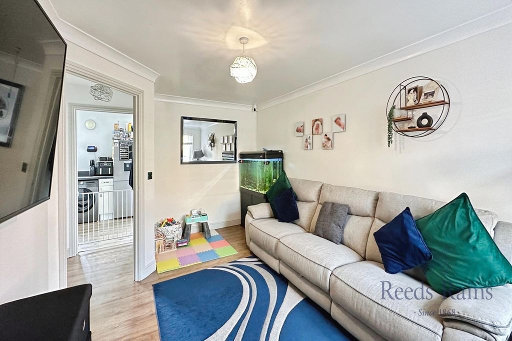 Property photo 2 of 14 Lounge