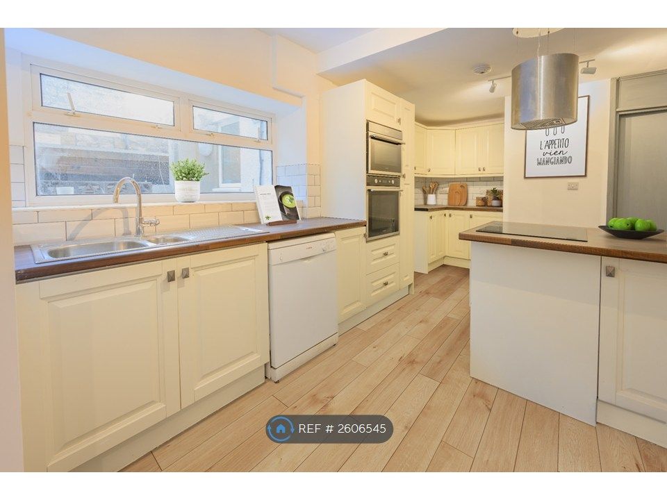 Property photo 2 of 8 Shared Kitchen