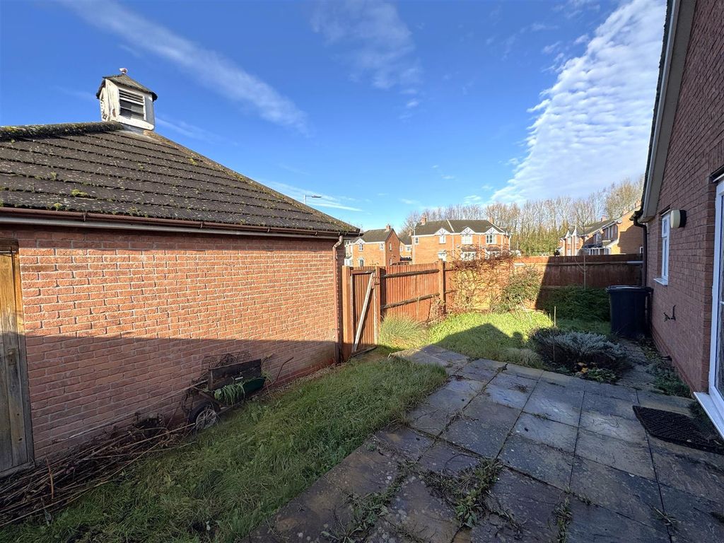 Property photo 3 of 12