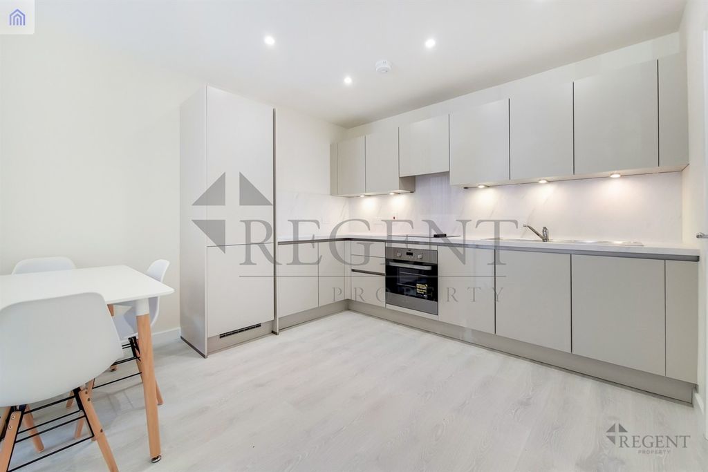 Property photo 1 of 6 Kitchen & Dining