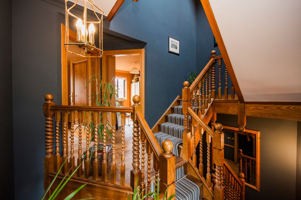 Property photo 3 of 27 Landing