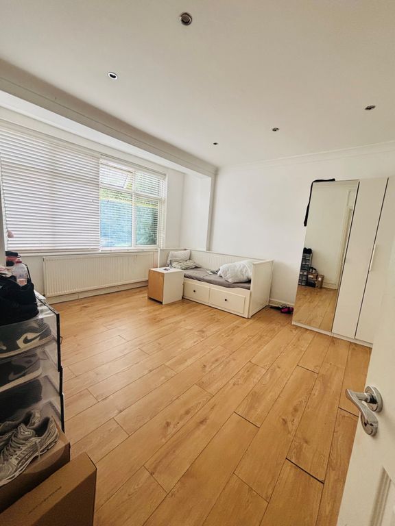 Property photo 1 of 4 Room