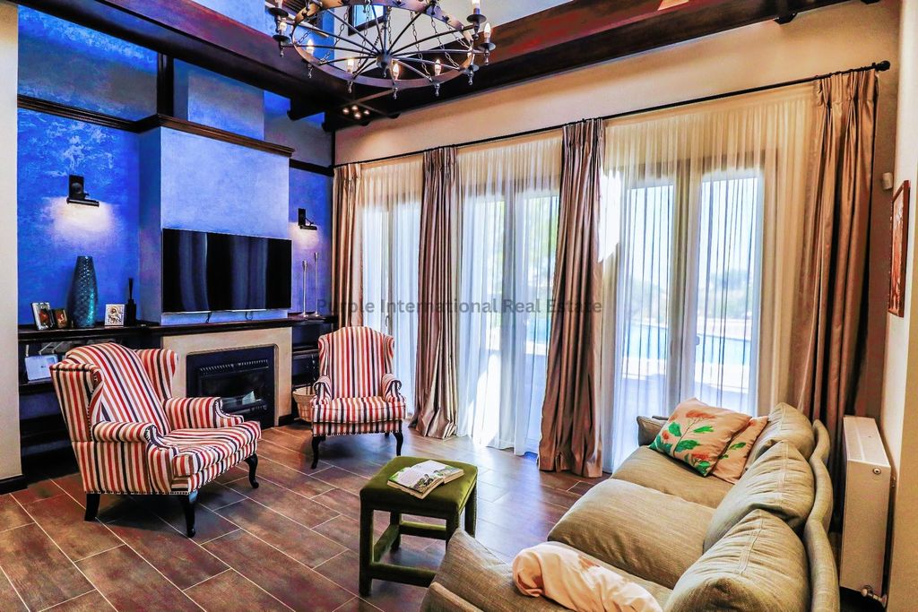 Property photo 2 of 33