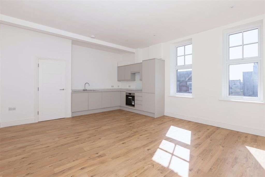 Property photo 3 of 9 Northcourt Flat 3_1.Jpg