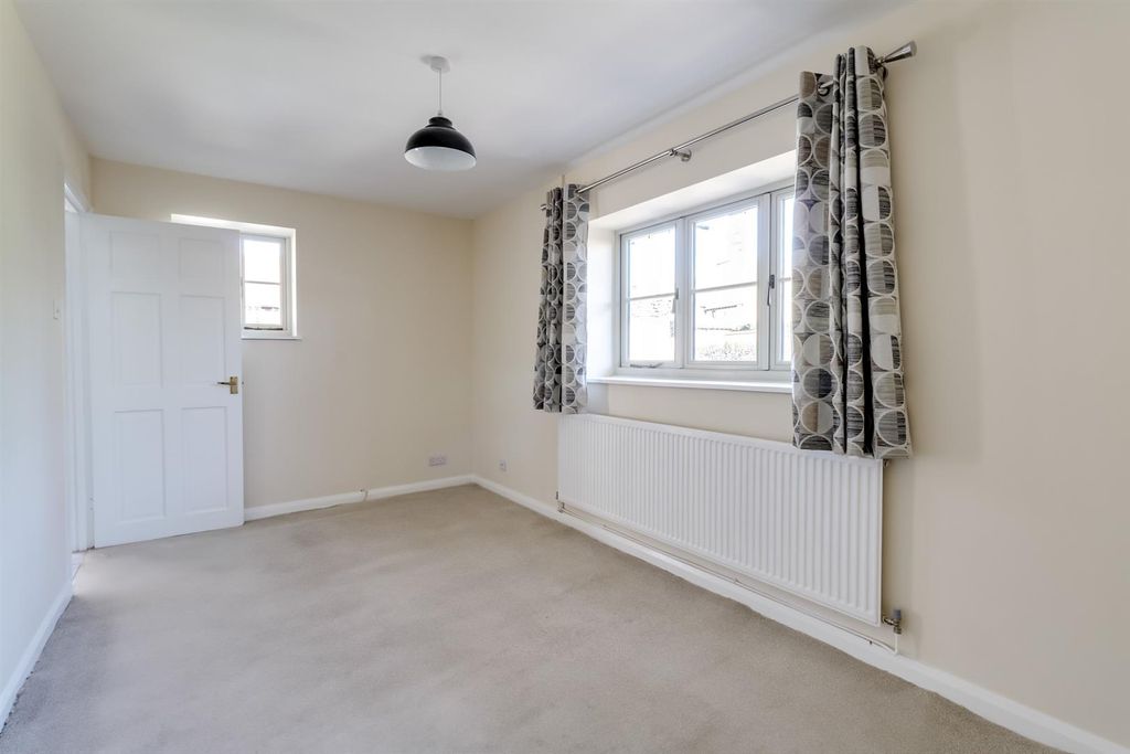 Property photo 3 of 27 Living (1).Jpg