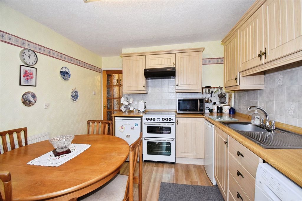 Property photo 3 of 17 Breakfast Kitchen