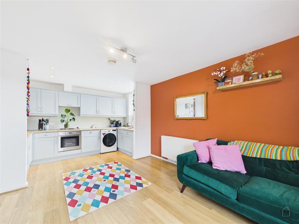 Property photo 3 of 17 Cam03252G0-Pr0132-Still007.Jpg