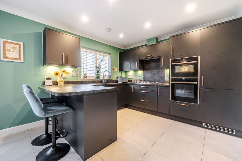 Property photo 3 of 21