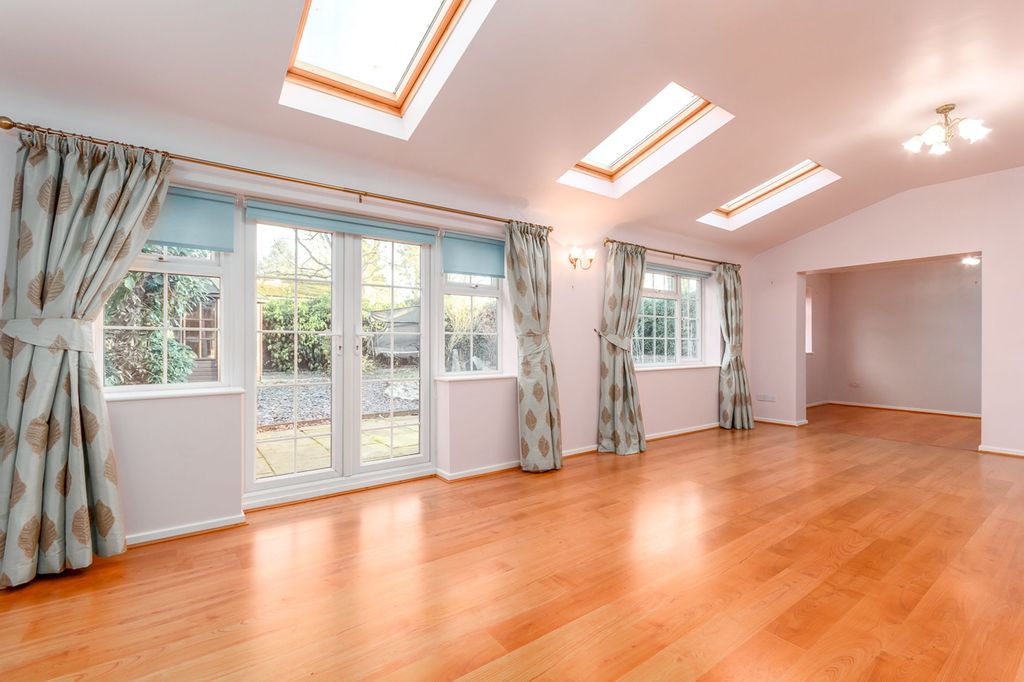 Property photo 2 of 30