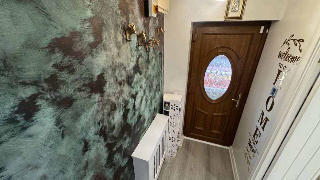 Property photo 2 of 16 Hallway