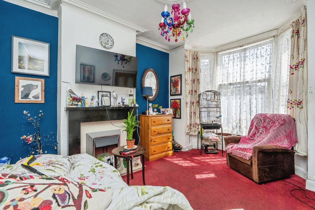 Property photo 2 of 17 Photo