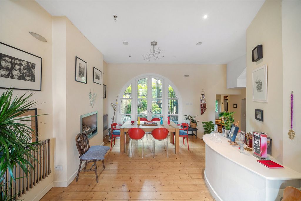 Property photo 1 of 22 Picture No. 06