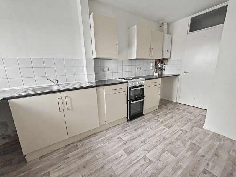 Property photo 2 of 8 Kitchen