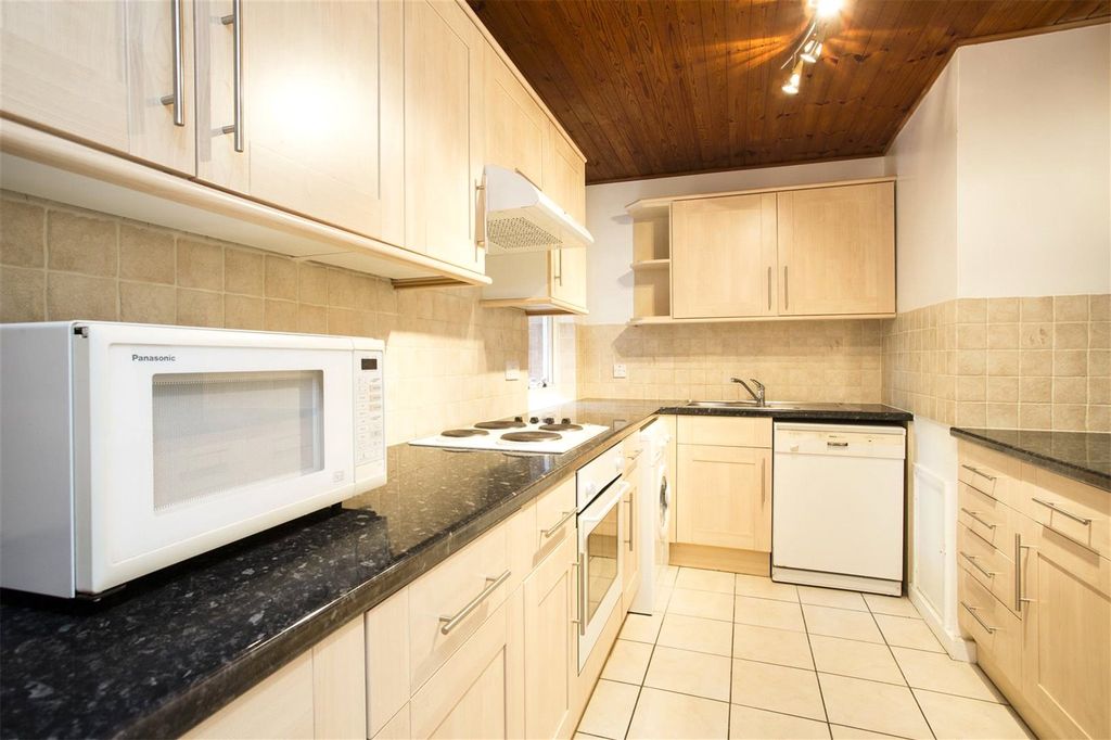 Property photo 3 of 8 Kitchen