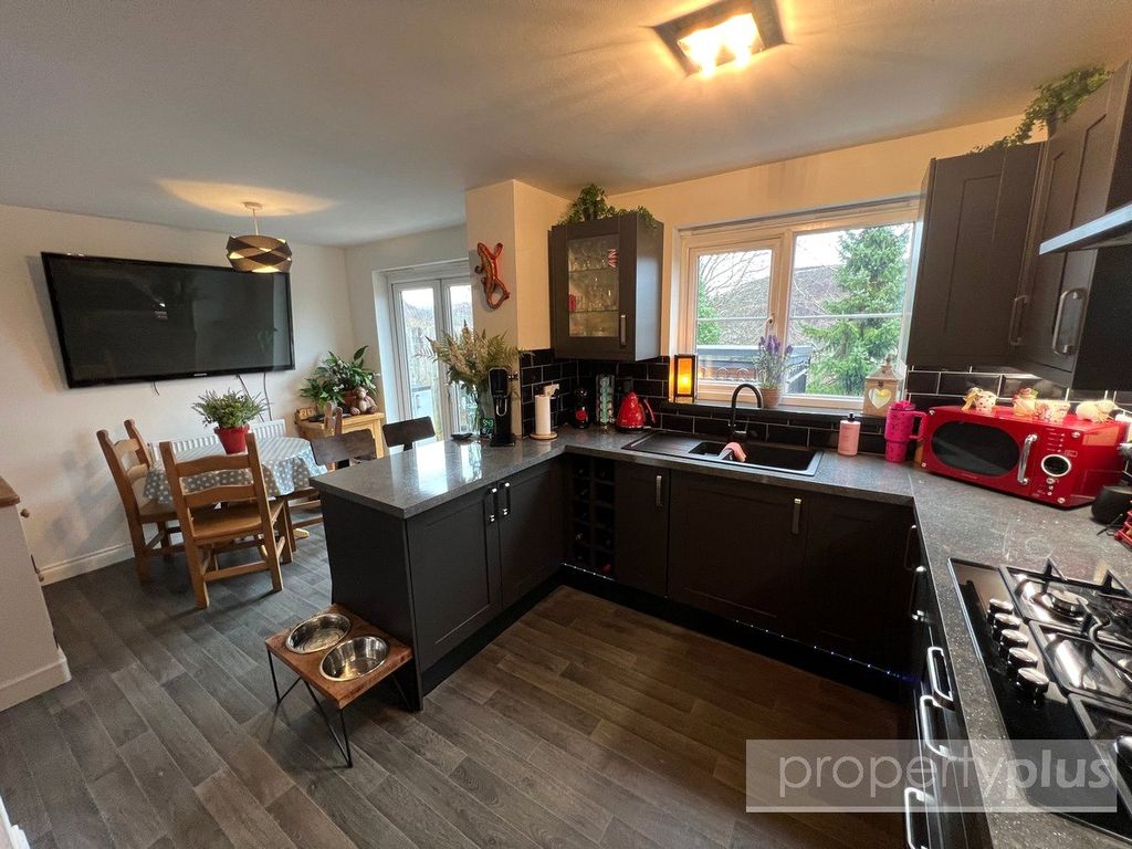 Property photo 2 of 27 Picture No. 18