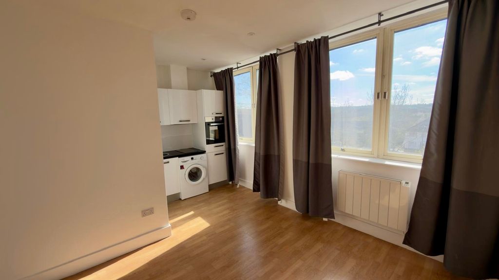 Property photo 2 of 6