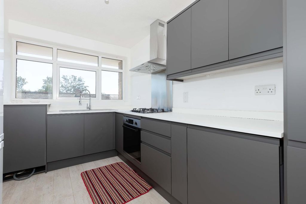 Property photo 3 of 16 Longcroft_7.Jpg