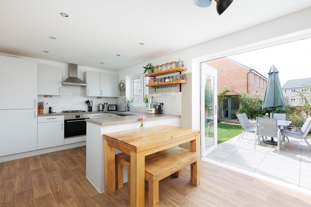 Property photo 2 of 22 4486465