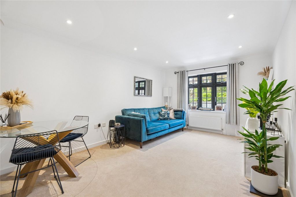 Property photo 2 of 13 Sitting/Dining Room