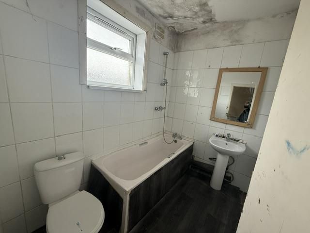 Property photo 3 of 4 Bathroom