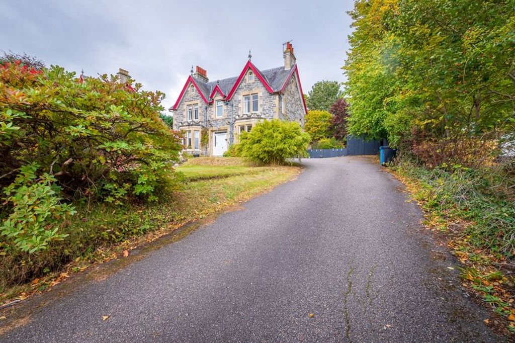 Property photo 3 of 43