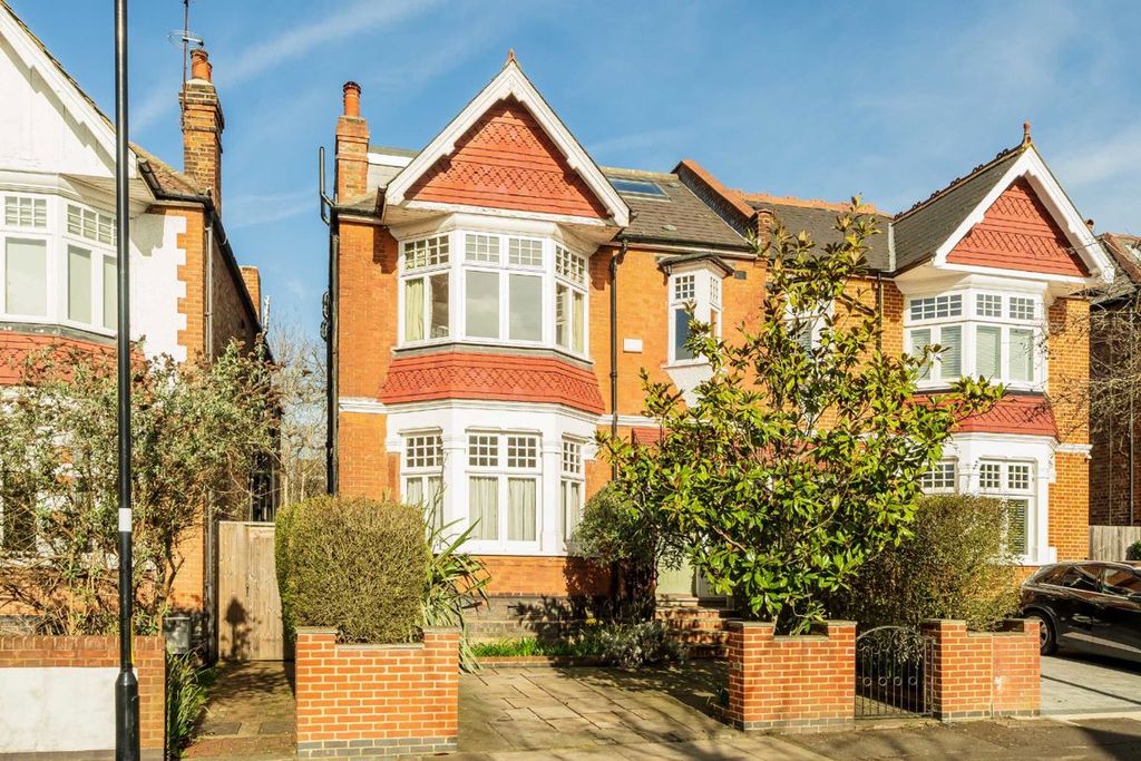 Property photo 1 of 11