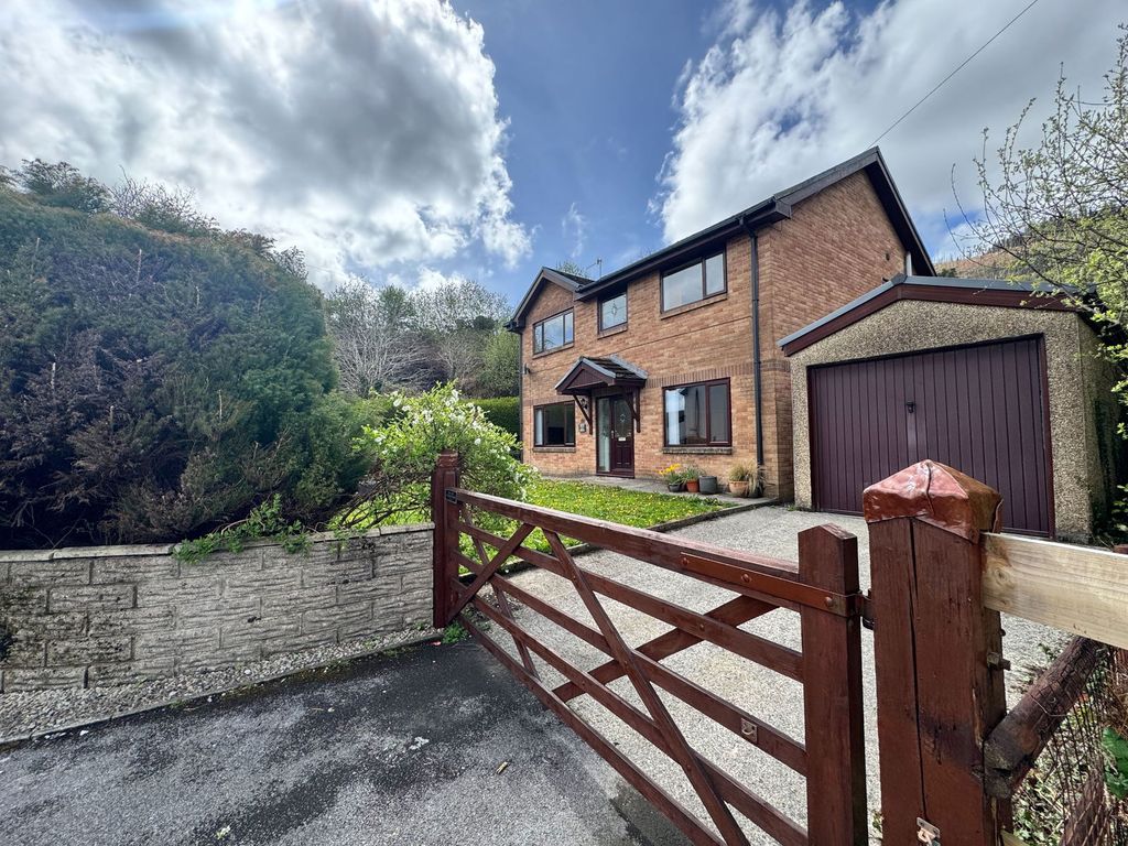 Property photo 2 of 39