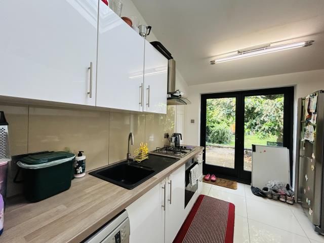 Property photo 2 of 8 Kitchen