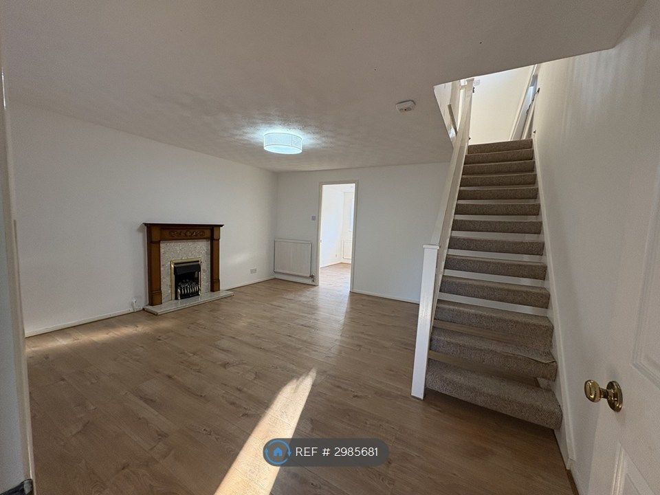 Property photo 2 of 10 Living Room