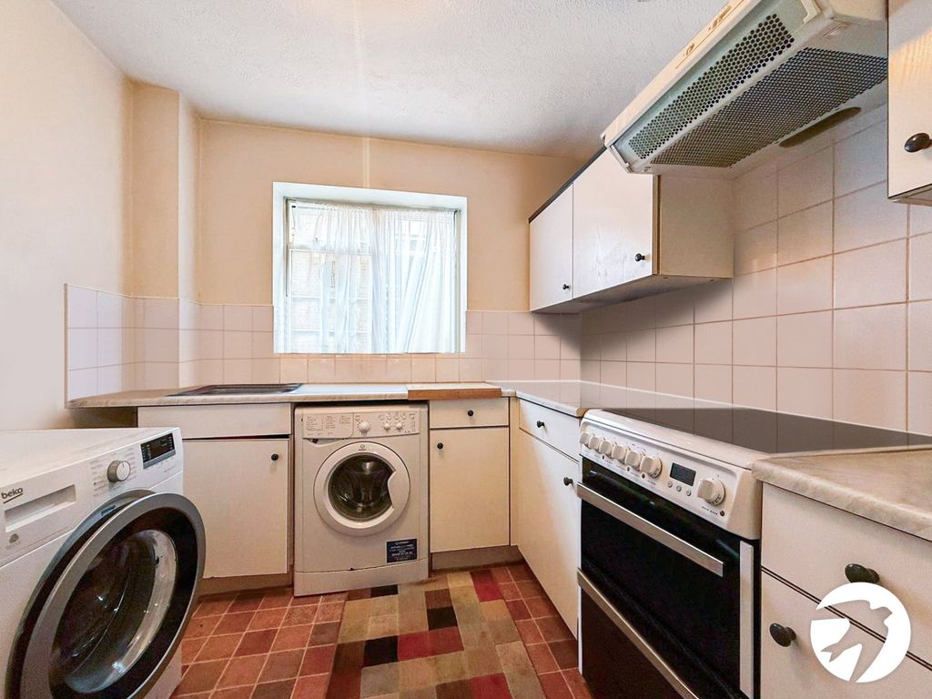 Property photo 3 of 8 Kitchen