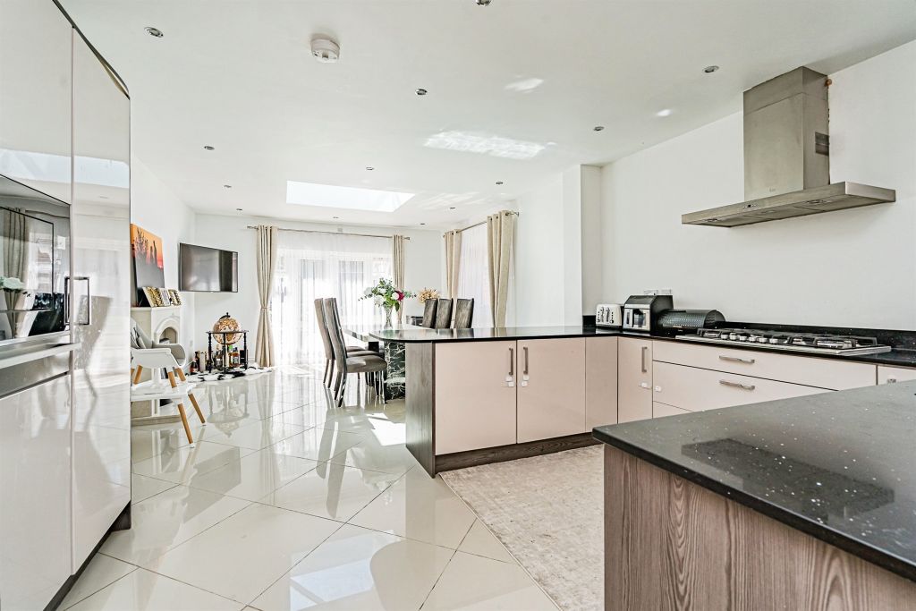 Property photo 3 of 21