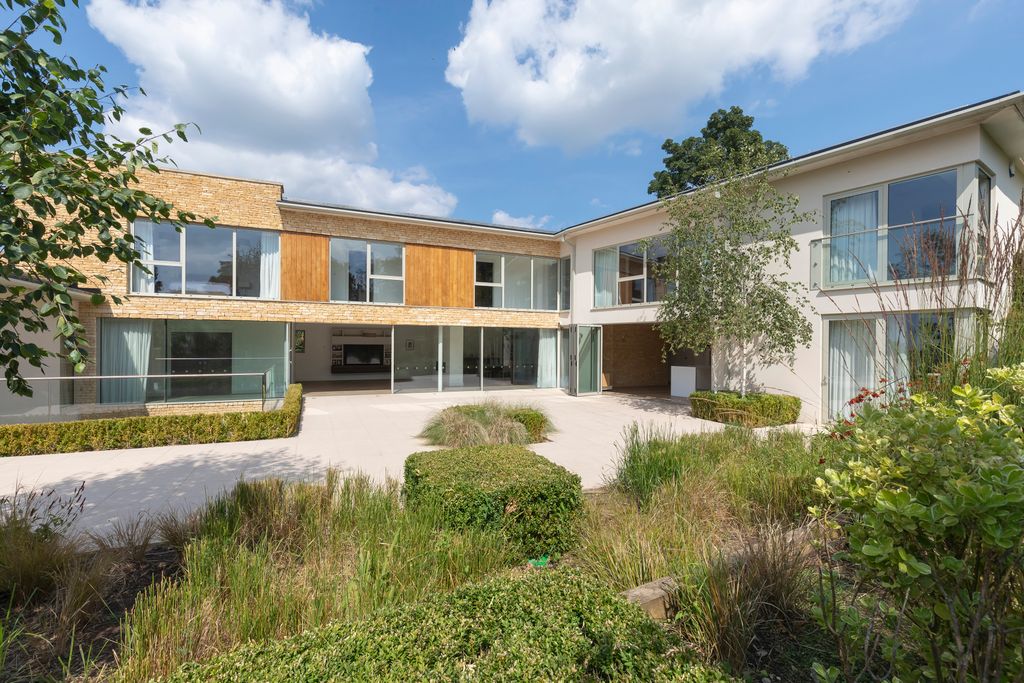 Property photo 1 of 27