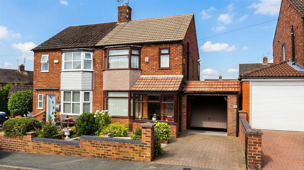Property photo 1 of 20 Braeside Crescent For Sale