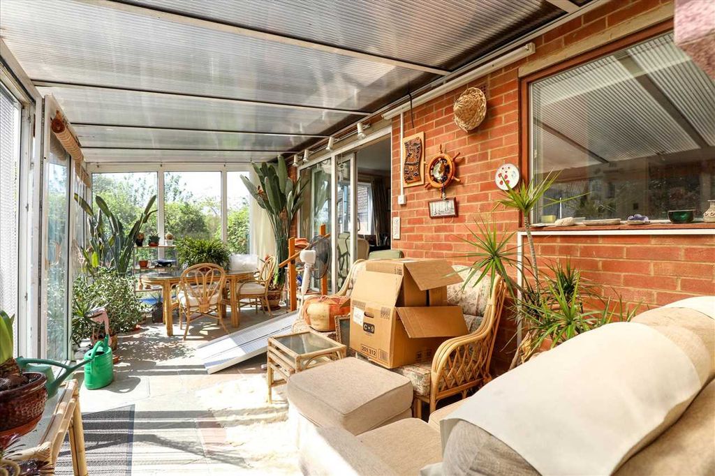 Property photo 3 of 18 Conservatory
