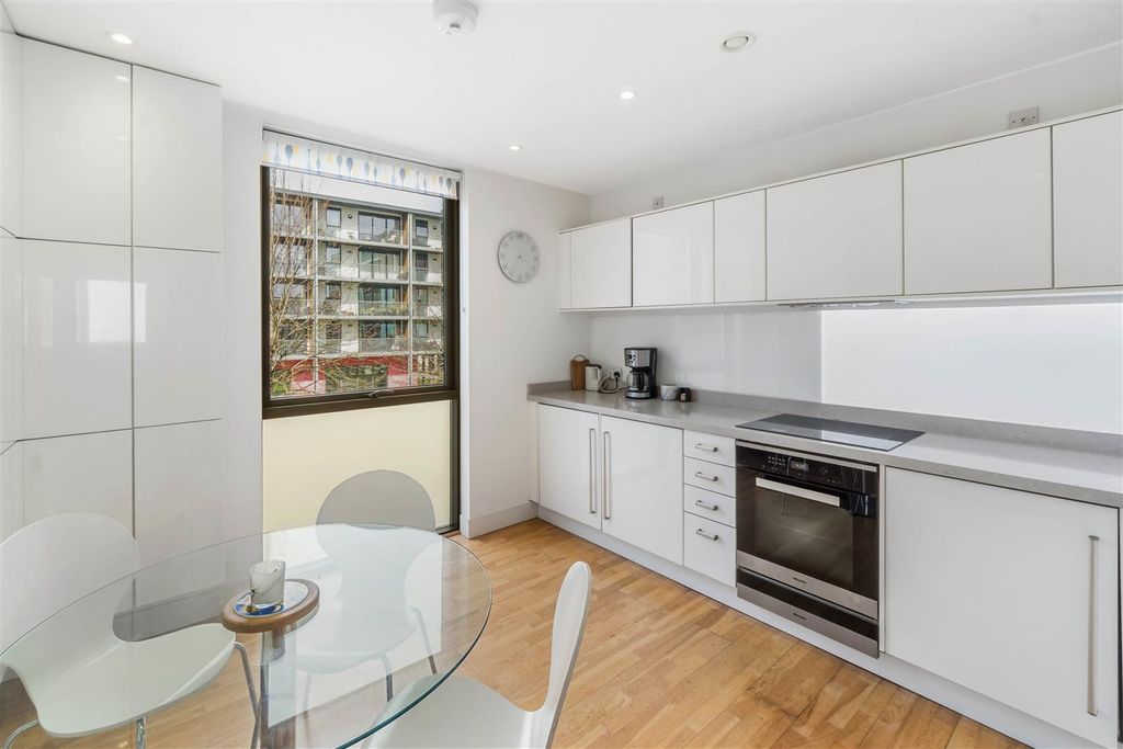 Property photo 3 of 15 Kitchen/Dining Area