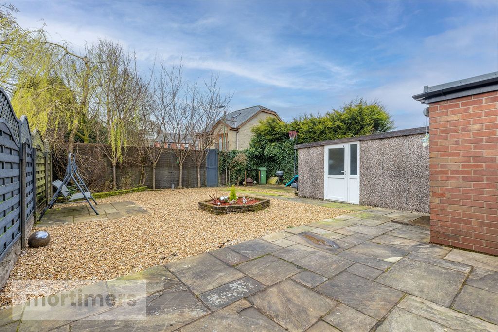 Property photo 3 of 26 Garden