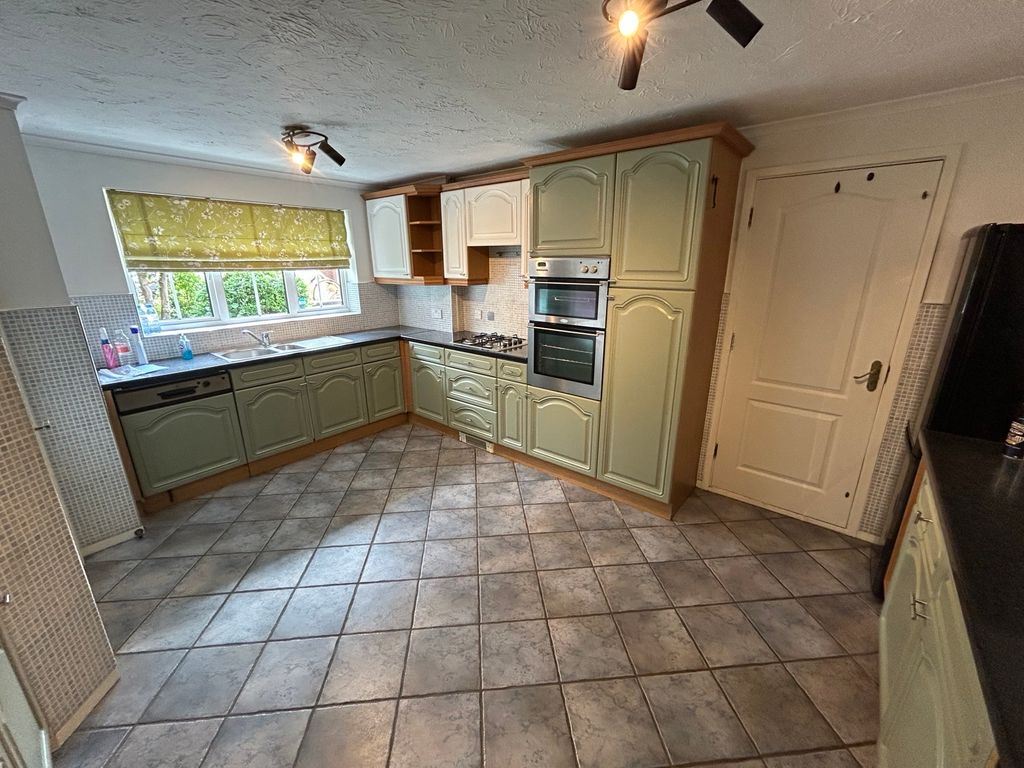 Property photo 3 of 21
