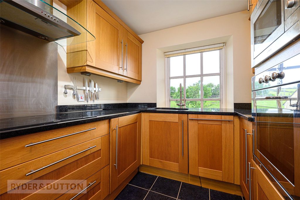 Property photo 3 of 14 Kitchen
