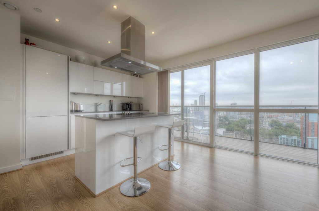 Property photo 3 of 17 Reception/Kitchen