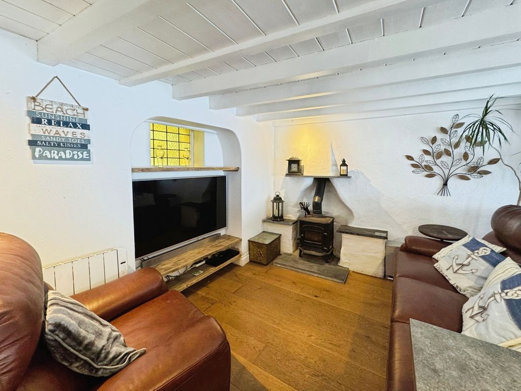 Property photo 3 of 17 Flat