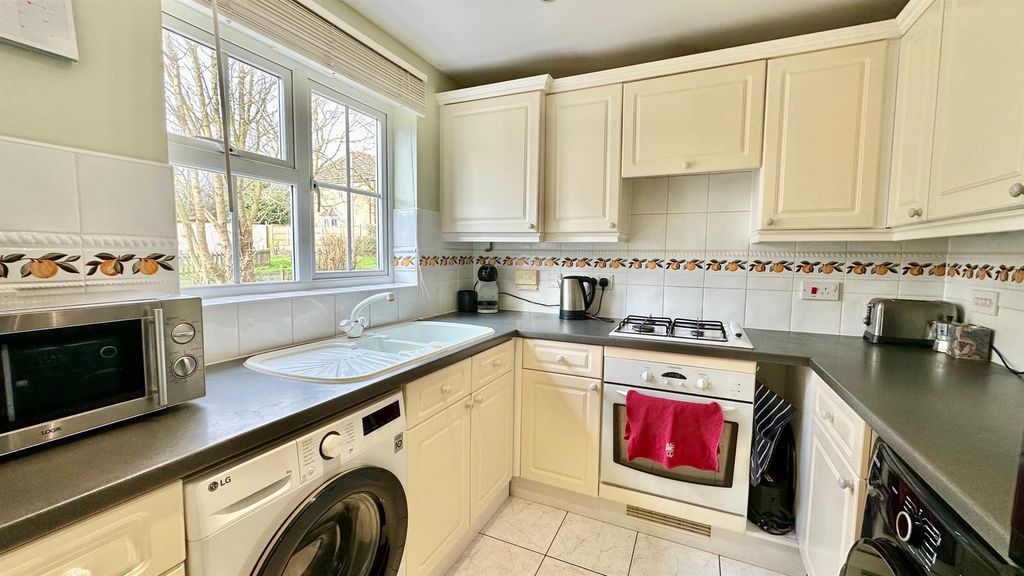 Property photo 2 of 25